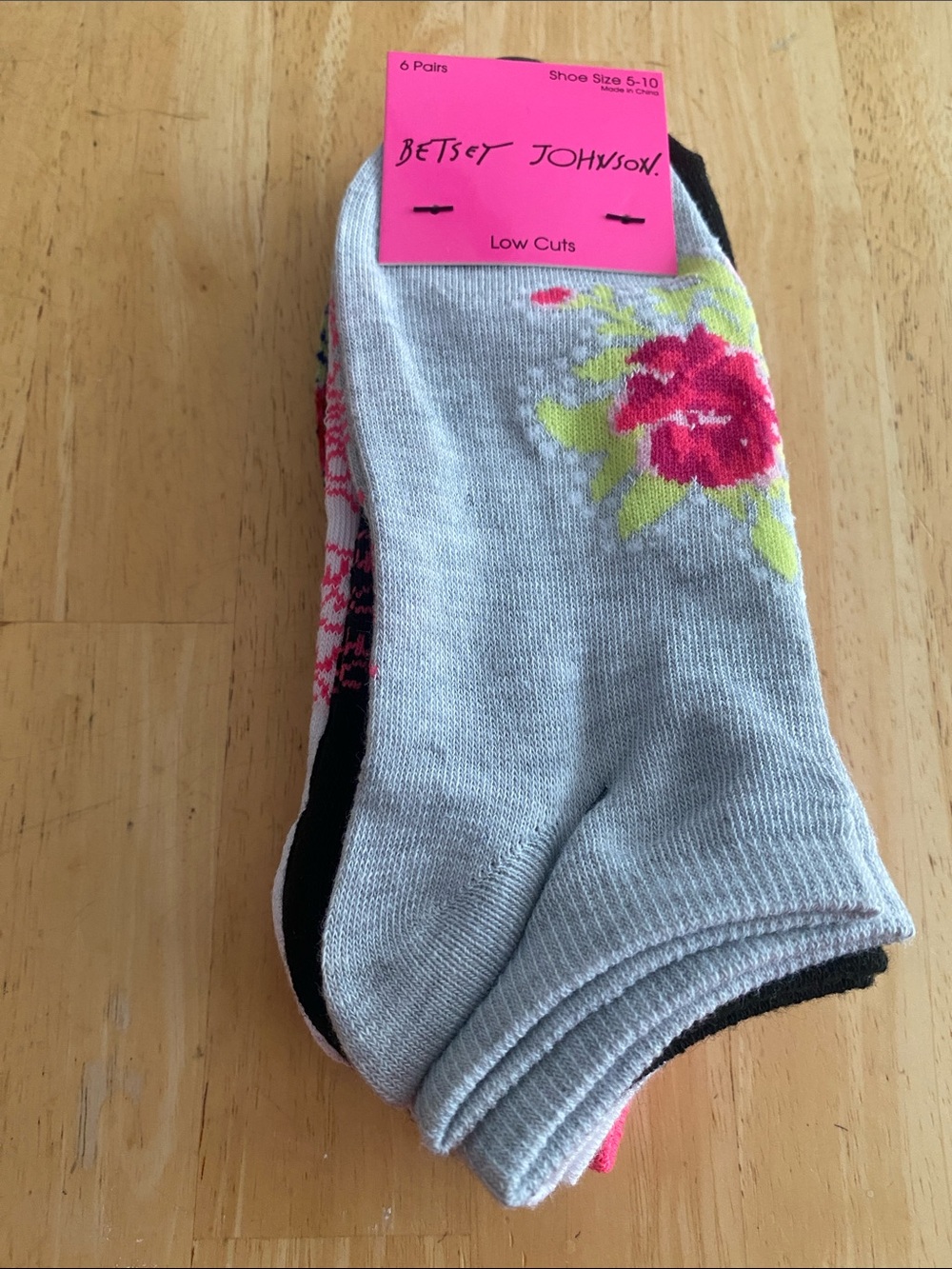 Betsey Johnson 6 PAIR Low Cut Socks - solid & patterned size 5-10 NWT